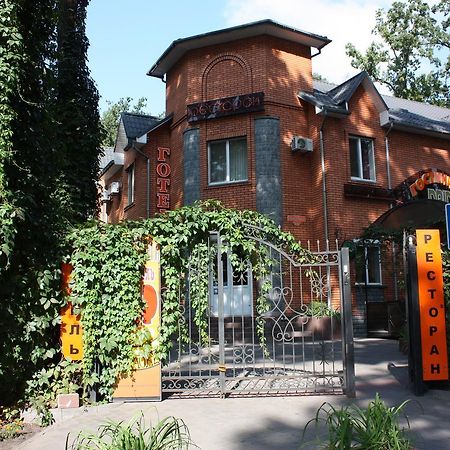 Hotel Gostynnyi Dvir Bucha Exterior photo
