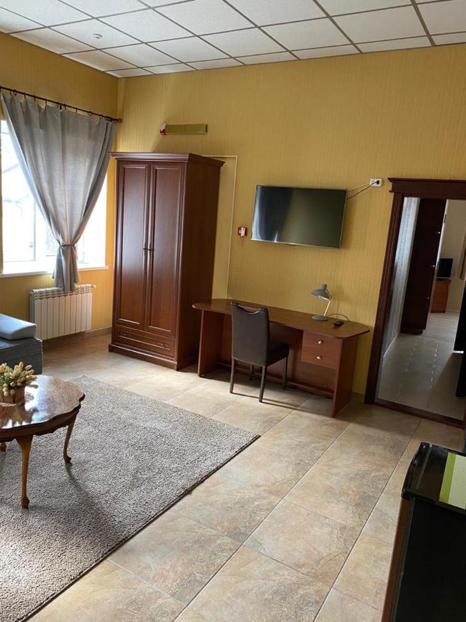 Hotel Gostynnyi Dvir Bucha Exterior photo