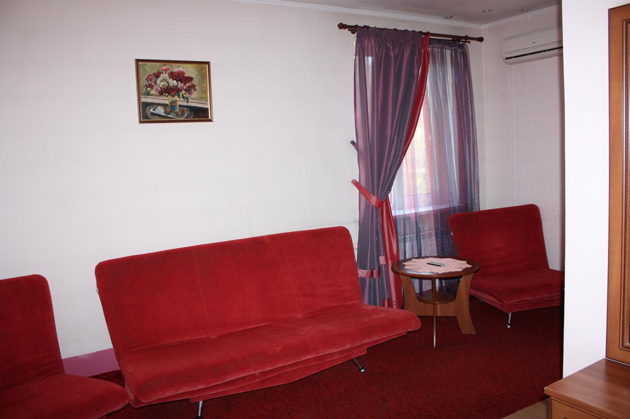 Hotel Gostynnyi Dvir Bucha Room photo