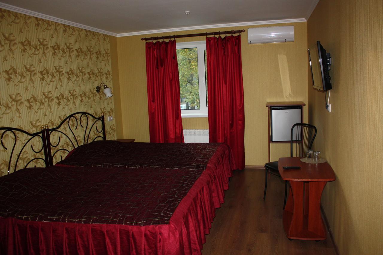 Hotel Gostynnyi Dvir Bucha Room photo