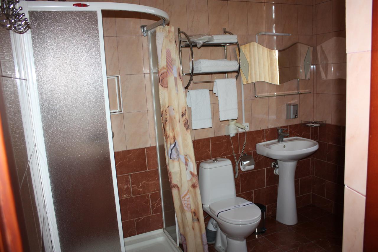 Hotel Gostynnyi Dvir Bucha Room photo