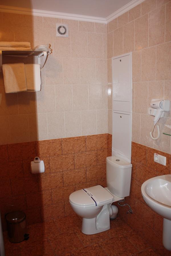 Hotel Gostynnyi Dvir Bucha Room photo