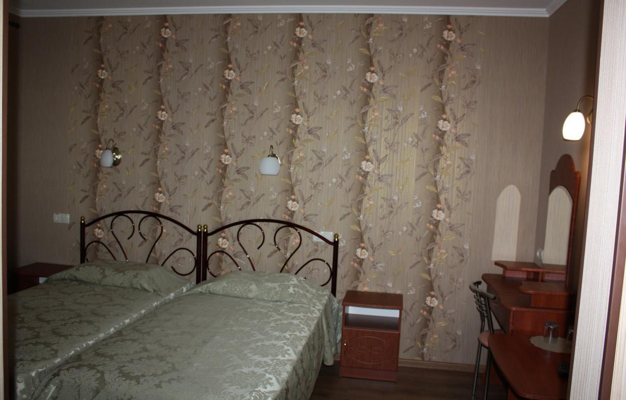 Hotel Gostynnyi Dvir Bucha Room photo